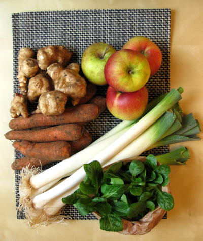 Apples, leeks, mâche, carrots, and topinambours